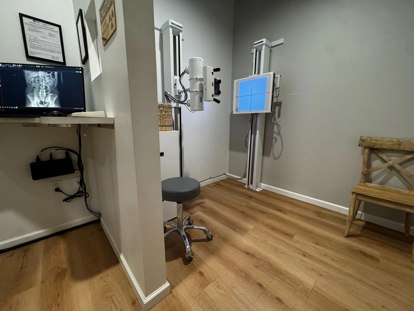 Digital X-ray room at 100% Chiropractic Austin Rosedale.