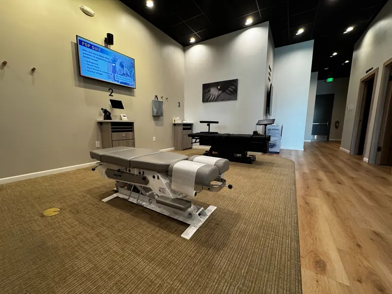 Adjustment bay and HillDT decompression table at 100% Chiropractic Austin Rosedale.